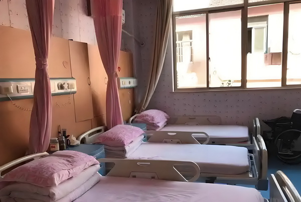深户口办_53岁朱茵住山里开破车？ 53岁朱茵安心以爱心换