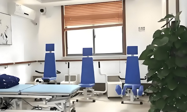 深圳入户申请书_偶遇何猷君穿两年前的增高鞋，奚梦瑶外八严重 偶遇何猷君老板自己做
